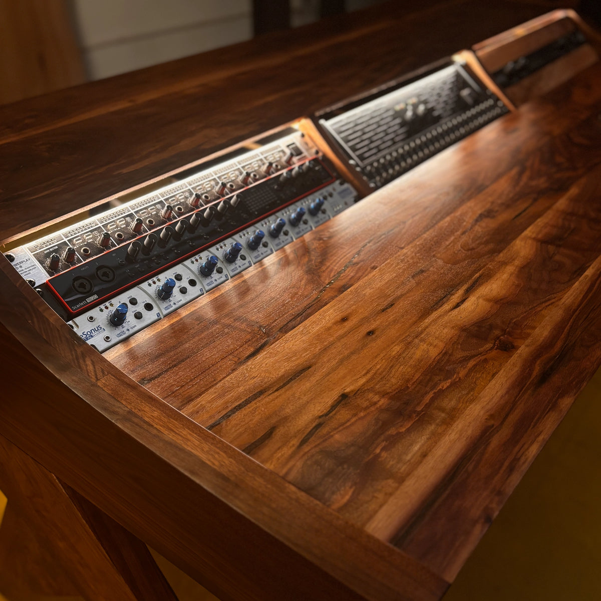 Voyager Studio Desk